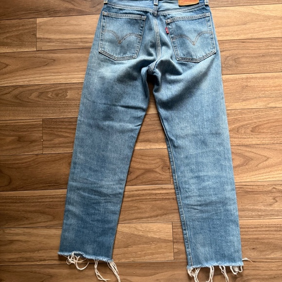Aritzia | Levi’s Wedgie Straight Jeans | Size 24 | Light Wash - Picture 3 of 7